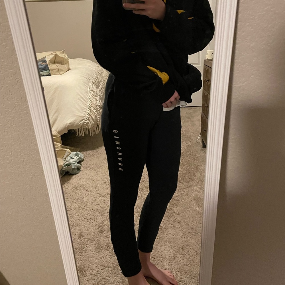 Black gym shark joggers - size M